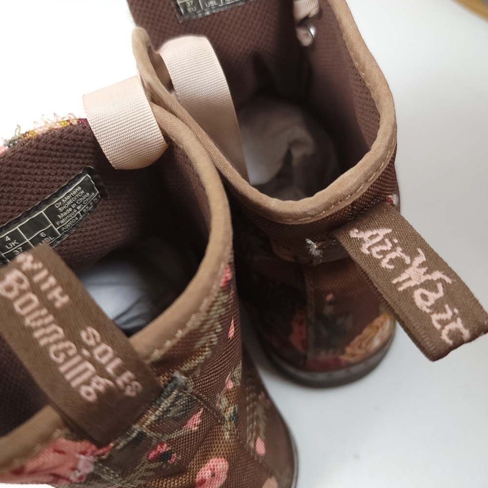 Dr. Martens Shoreditch Victorian Floral Boots - Picture 5 of 12